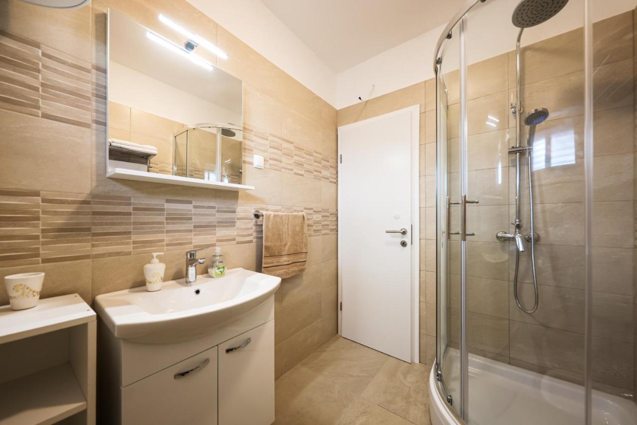 Apartment Puntamika Villa De Rosa - Ground Floor Ζαντάρ Εξωτερικό φωτογραφία