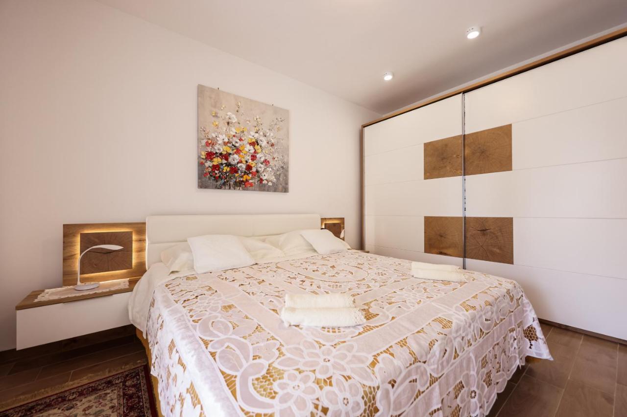 Apartment Puntamika Villa De Rosa - Ground Floor Ζαντάρ Εξωτερικό φωτογραφία